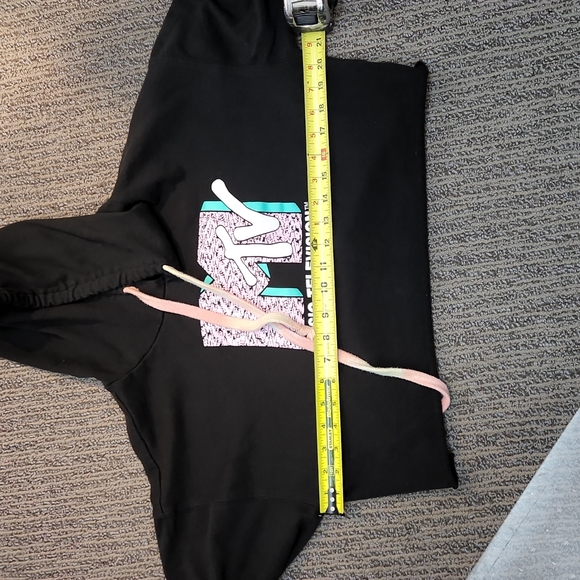 MTV Cropped Hoodie Size Medium - Picture 7 of 10